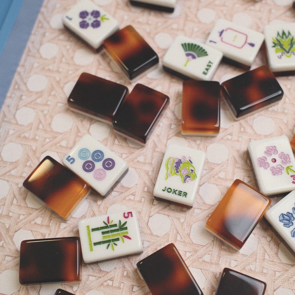 Classic tortoise shell mahjong tile set